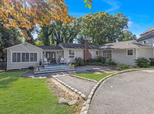 22 Alice Lane, Smithtown, NY 11787