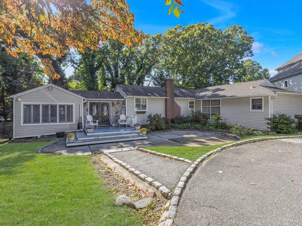 22 Alice Lane, Smithtown, NY 11787