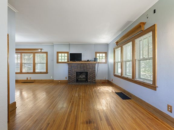 4th image of 1611 Yonge St