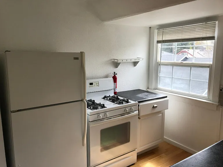 515 Foote St SW #2 — Photo 11