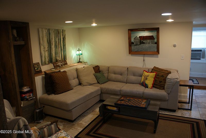 5th image of 17 Sagamore Street