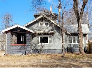 802 E 9th Ave, Winfield, KS 67156