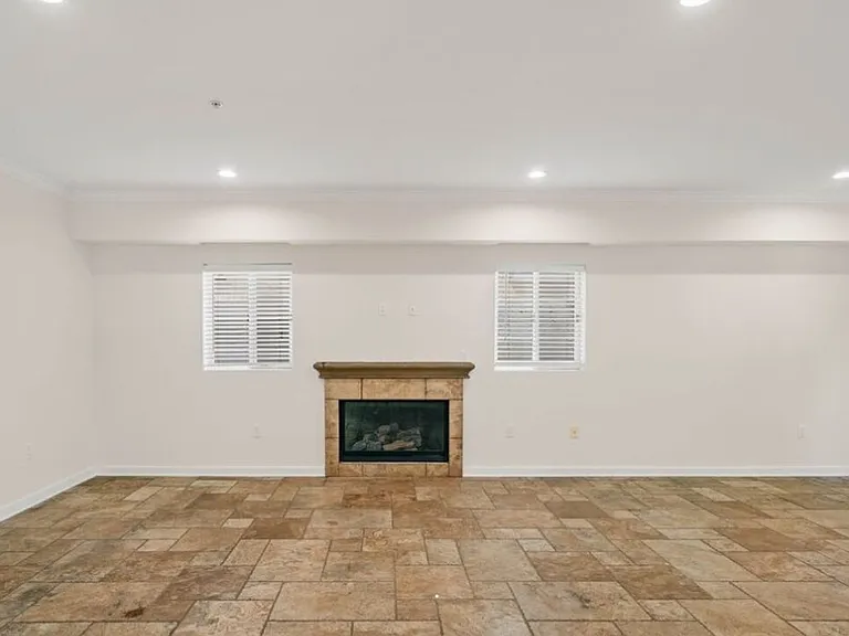 10616 Kinnard Ave #101 — Photo 10