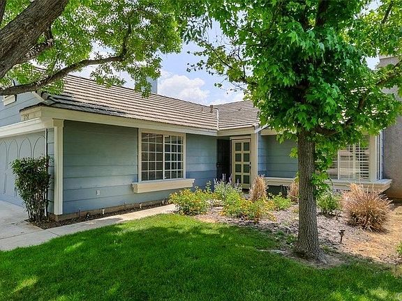 3rd image of 1750 Stratford Cir