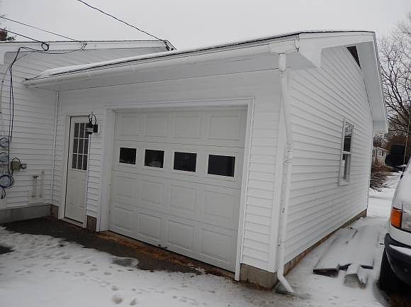2nd image of 16 Meadow Ln