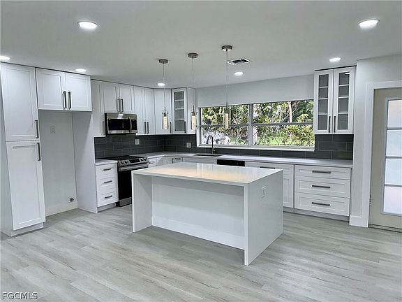 4th image of 6187 Island Park Ct