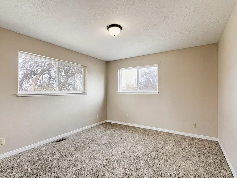 2960 S Apple St — Photo 21
