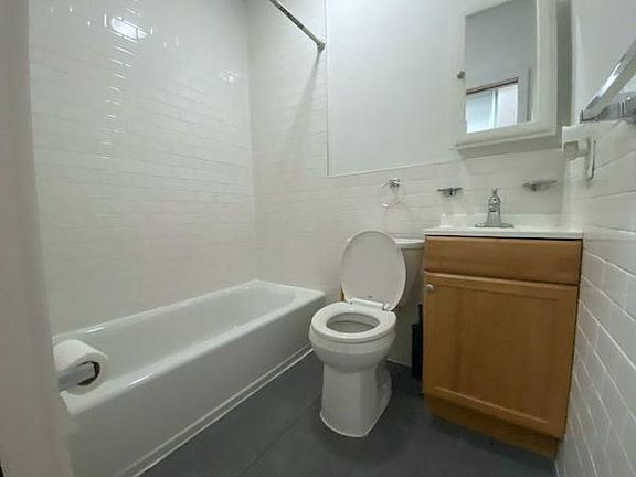 5th image of 51 5th Ave APT 2R
