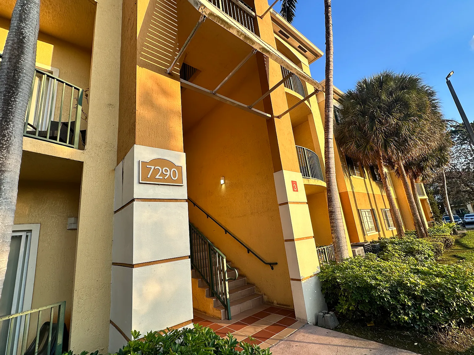 2 bed, 969 sqft, $2,550 — Photo 1