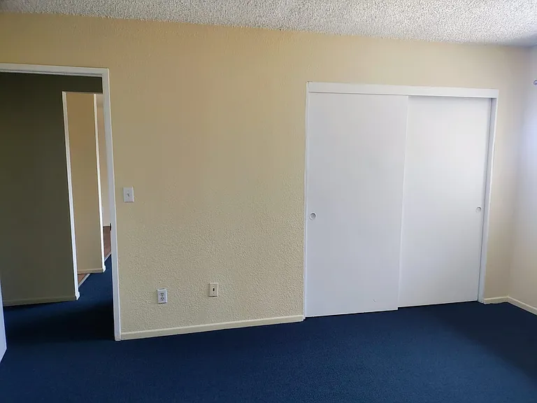 140 E Manchester Ave #6 — Photo 5