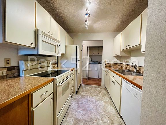 5th image of 1020 Panorama Dr #2