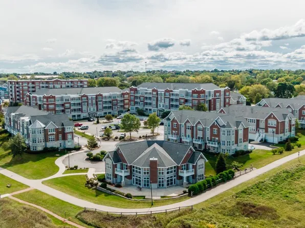 3914 South Lake DRIVE #92, Saint Francis, WI 53235