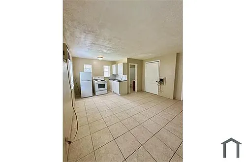 1045 Velma St Photo 1
