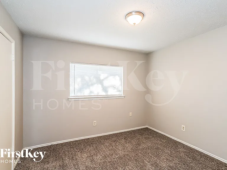 2606 Olster Dr — Photo 10