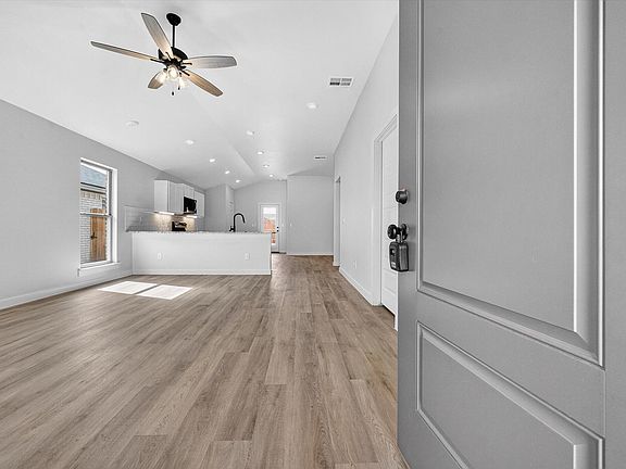 2nd image of 2419 Aberdeen Ave