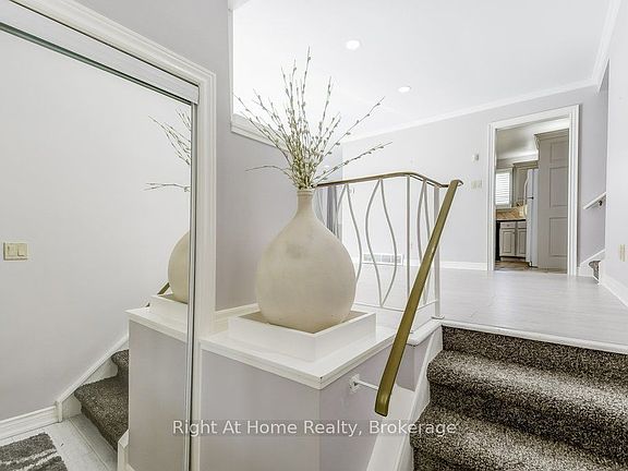 3rd image of 207 Montmorency Dr