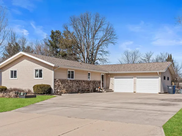 718 E Chestnut St, Pardeeville, WI 53954