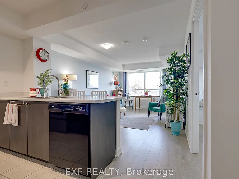 8 Trent Ave #410 — Photo 2