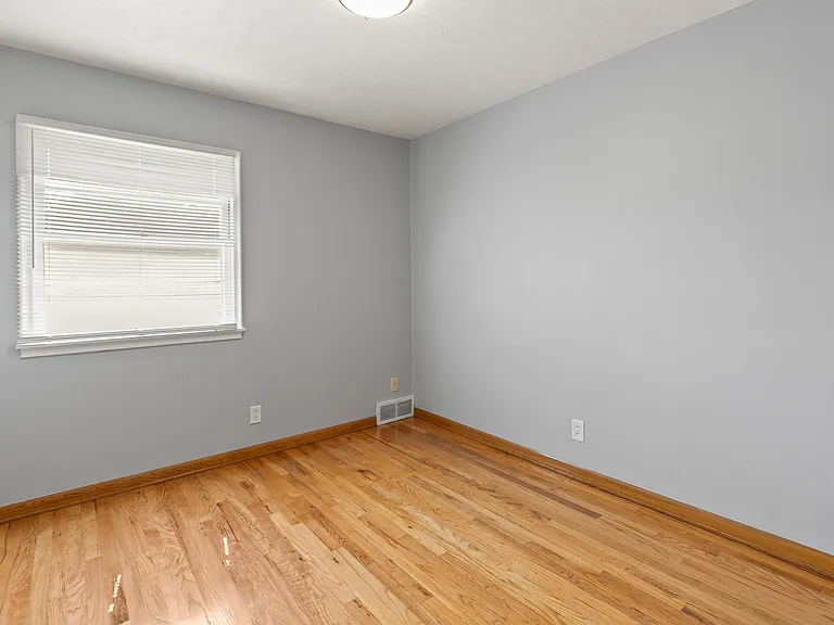 11214 Leavenworth St — Photo 20