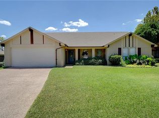 405 Meadowhill Dr, Benbrook, TX 76126