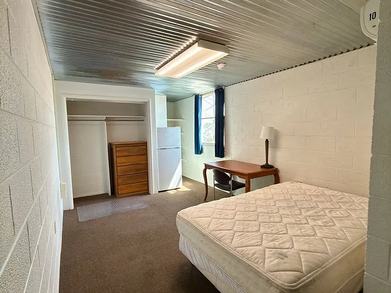 1002 N Pine St — Photo 15