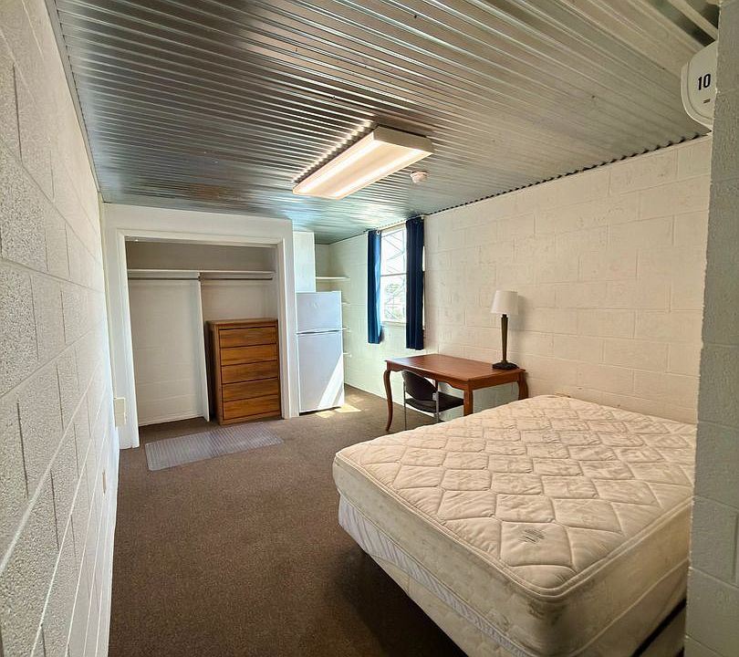 2nd image of 1002 N Pine St #10J