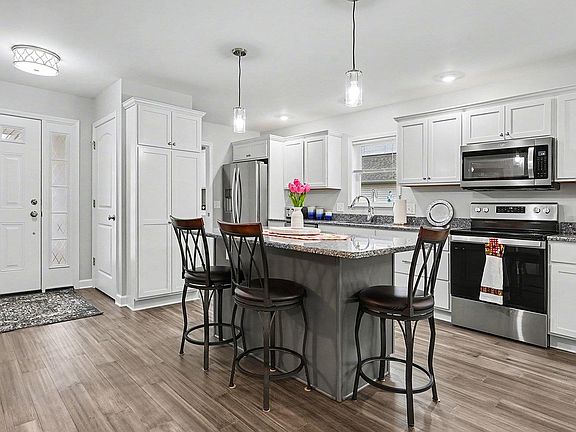 3rd image of 4013 Eastbridge Circle Rd