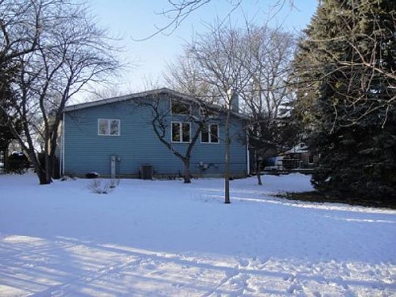 FENCED YARD & MATURE TREE