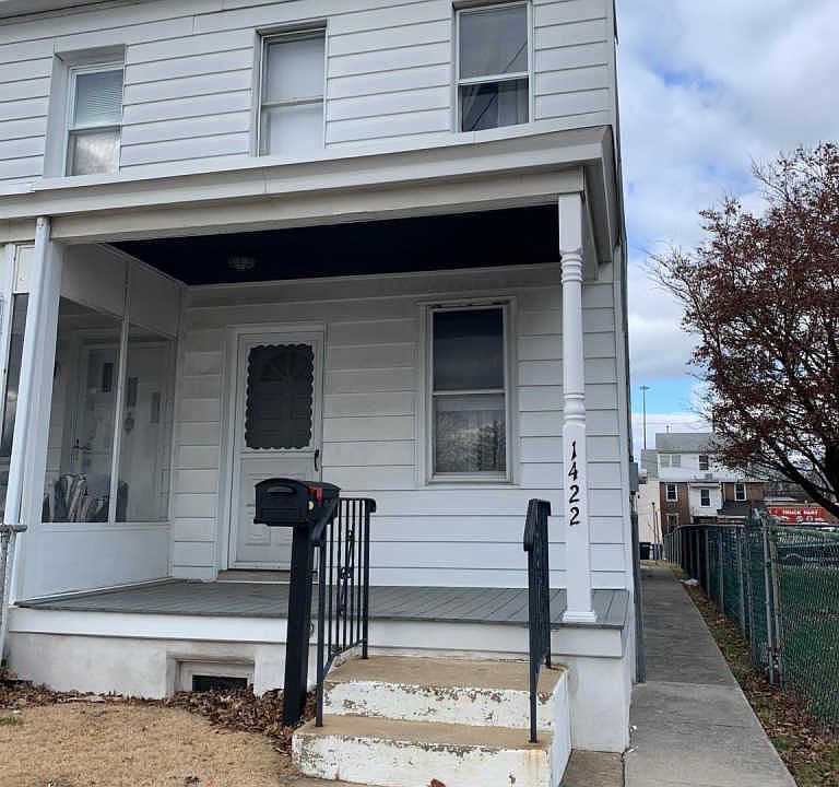 2nd image of 1422 E 13th St