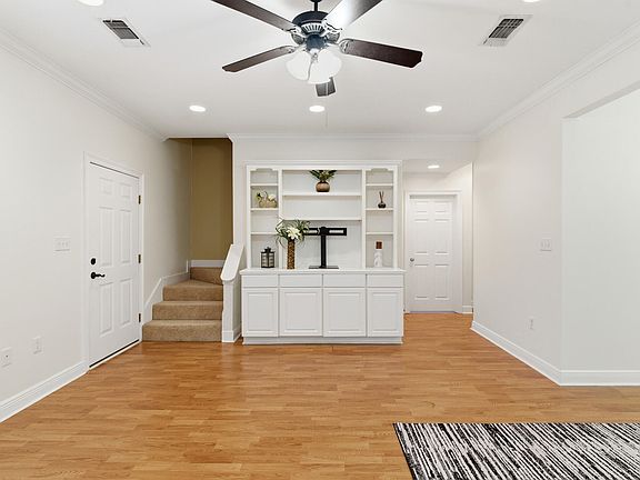 5th image of 6 Gardenview Ln