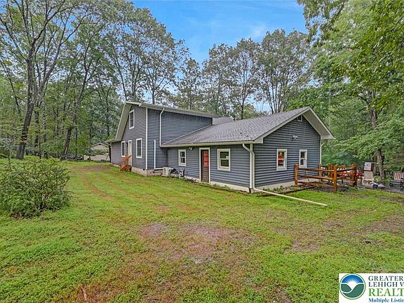 4th image of 2280 Lake Dr