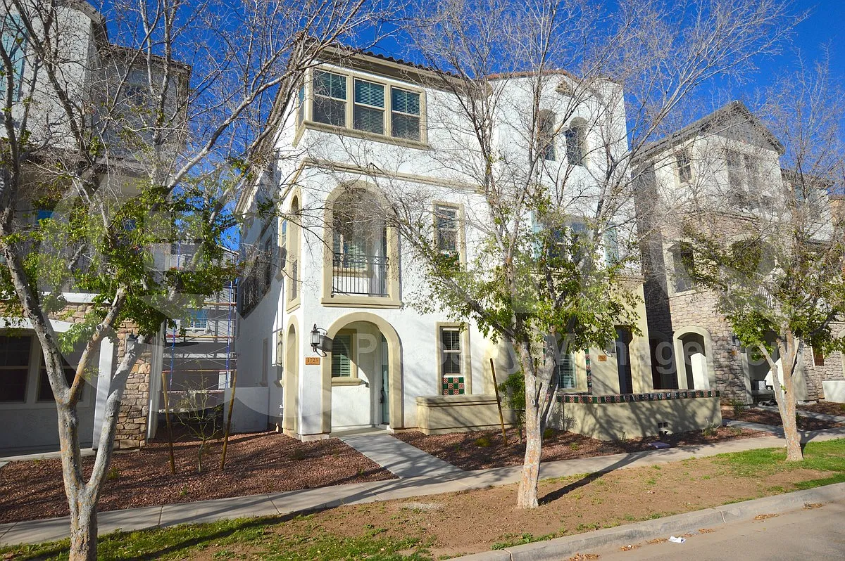 Building Photo - 1723 E Dogwood Ln