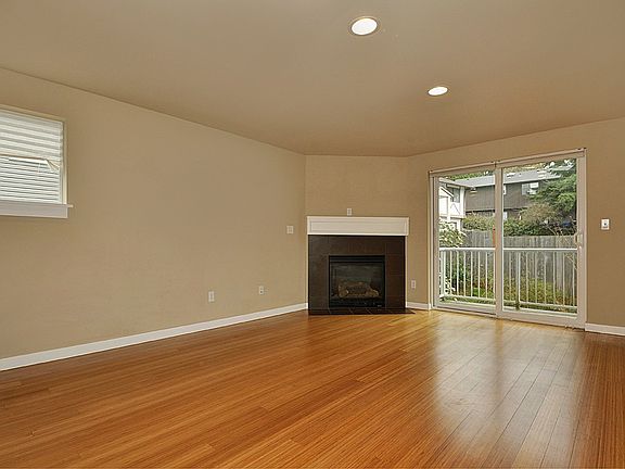 4th image of 13816 Greenwood Ave N #B