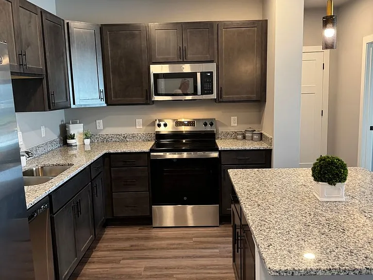605 Plaza St — Photo 29