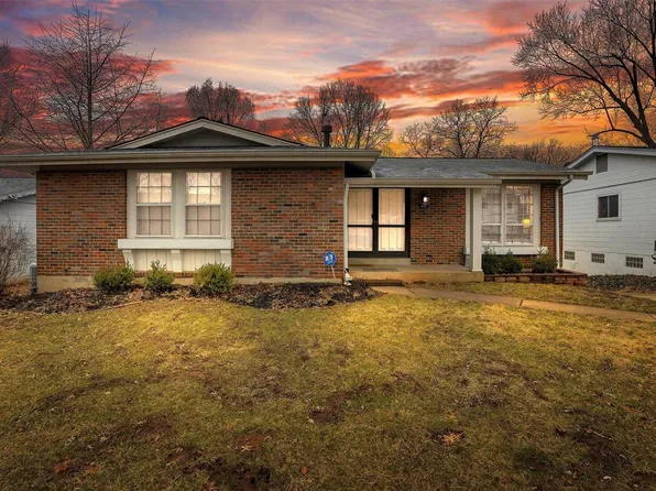 659 Turfwood Dr, Ballwin, MO 63021