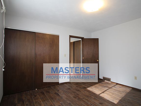 4th image of 135 Edgewood Dr #2