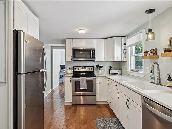 2nd image of 25 Andrew Rd