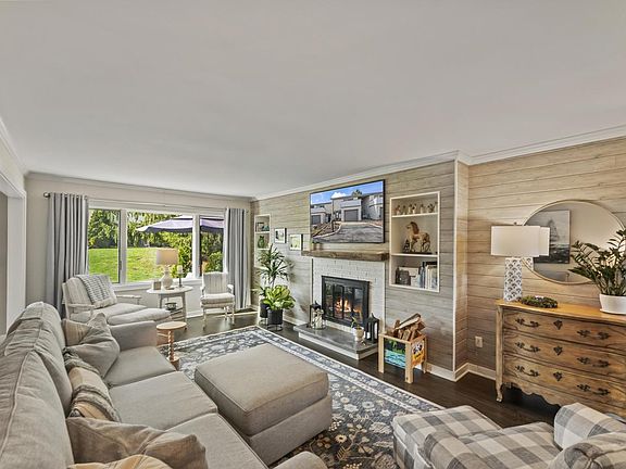 3rd image of 966 Valentine ROAD