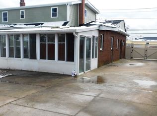 320 48th St, Lindenhurst, NY 11757