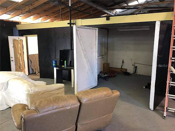 4th image of 1121 Seminole St
