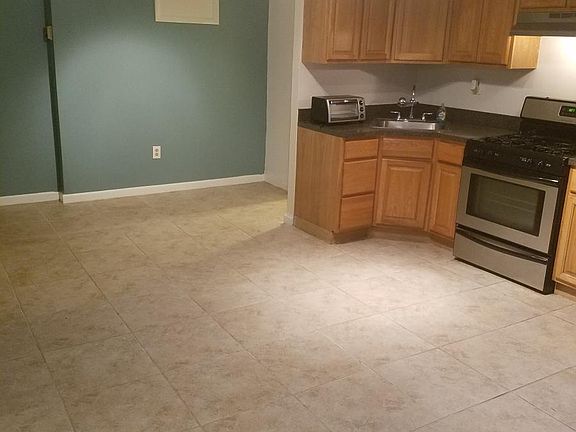 5th image of 397 Pennyfield Ave #1