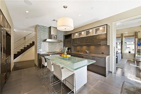 Sold by Platinvm Property Group New York | media 23
