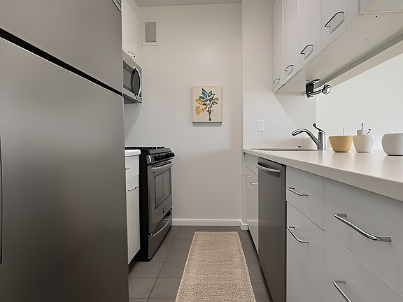 3rd image of 62 W 62nd St APT 12C
