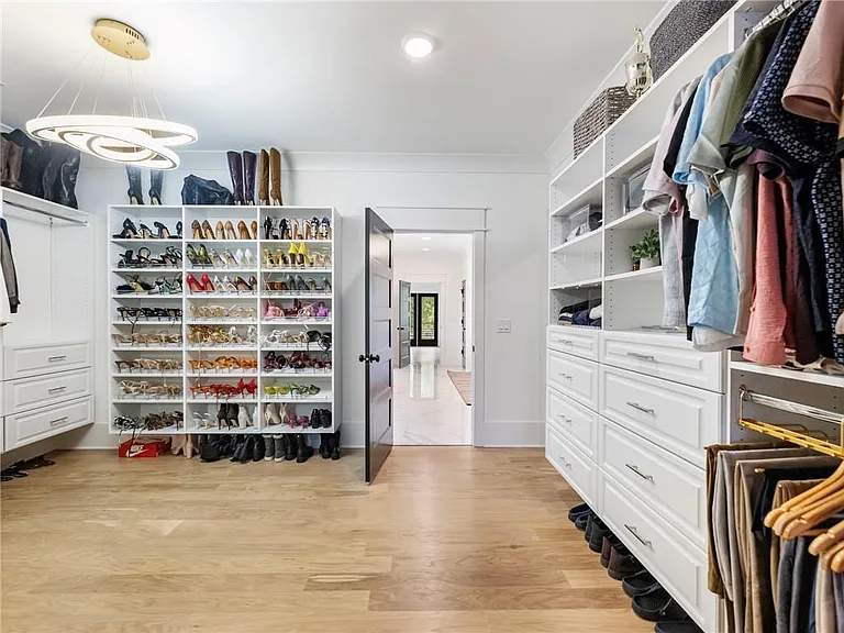 566 Versailles Dr — Photo 54