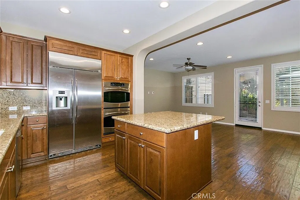 4 bed, 1949 sqft, $4,980 — Photo 3