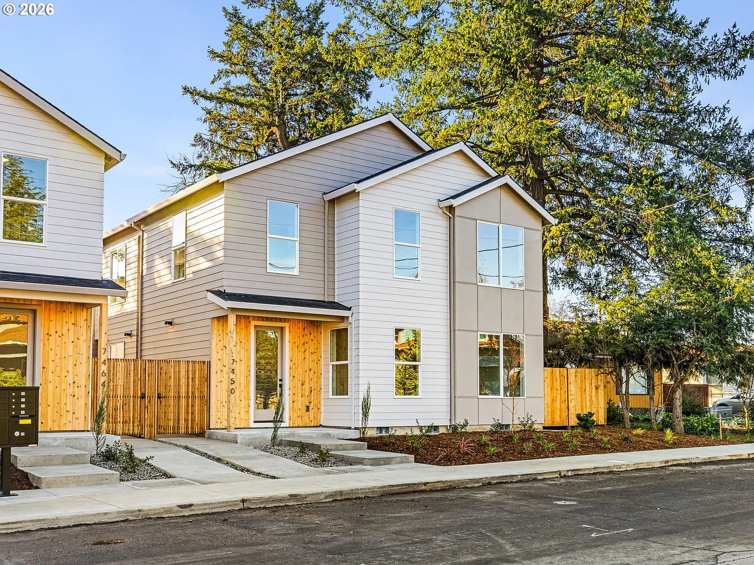 7452 SE Tolman St photo 1