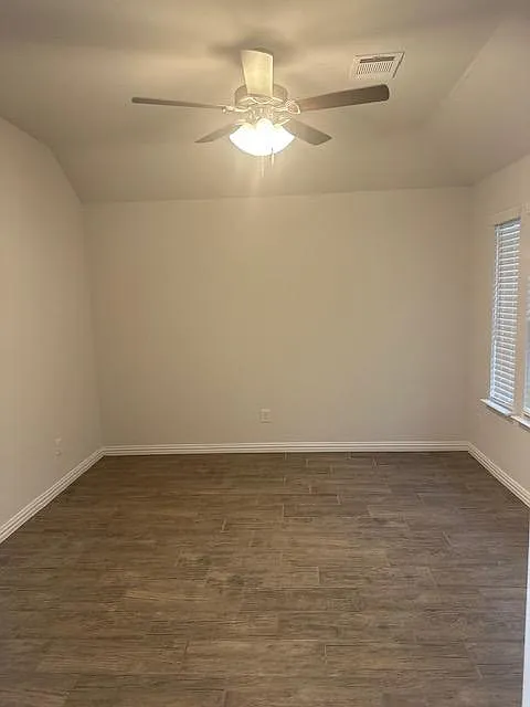 3 bed, 1729 sqft, $2,300 — Photo 2