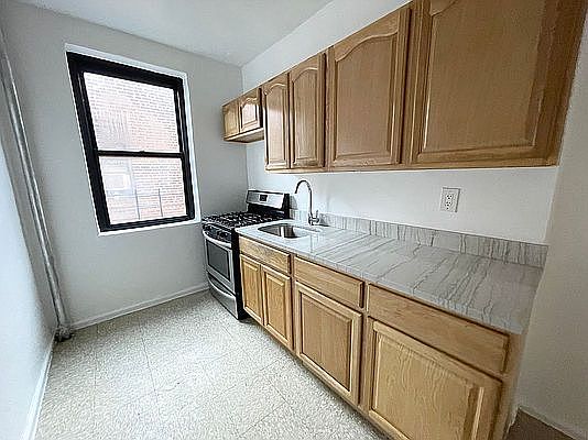 1st image of 2265 University Ave APT 5D