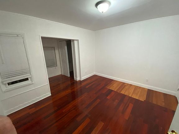 2nd image of 125 San Benito Ave