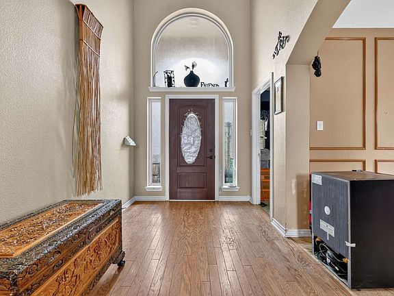 3rd image of 1411 Chateau Ln